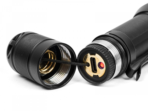 Ручной фонарь SKYWOODS WILD, 1800 люмен, USB-Type C, холодный свет, IP67