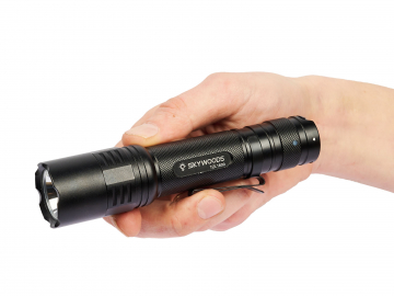 Ручной фонарь SKYWOODS TACTIC, 1800 люмен, USB-Type C, холодный свет, IP67